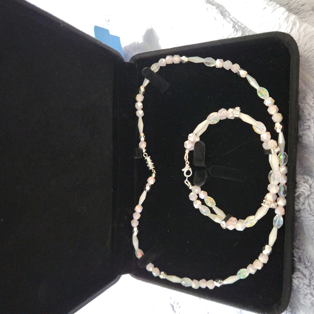 Elegant Pink Beaded Necklace and Bracelet Set